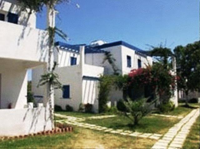 Amfitrion Hotel Vári Exterior foto