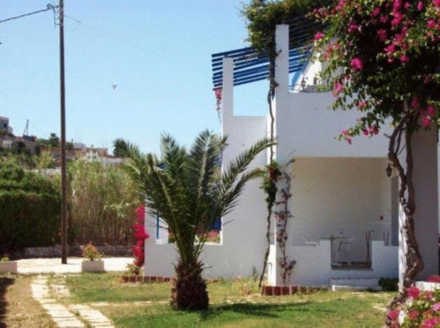 Amfitrion Hotel Vári Exterior foto